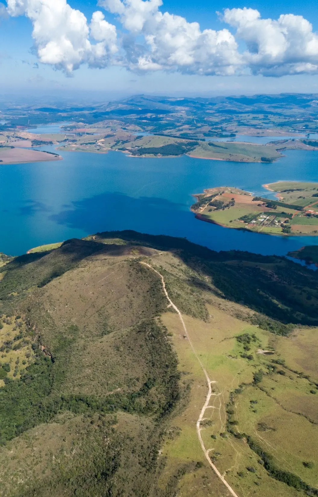 Lotes à Beira do Lago