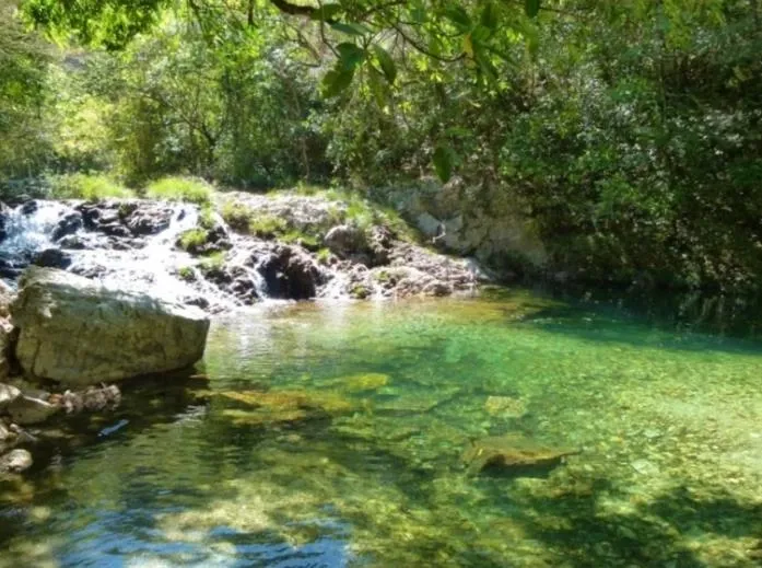 Clube e Piscinas Naturais